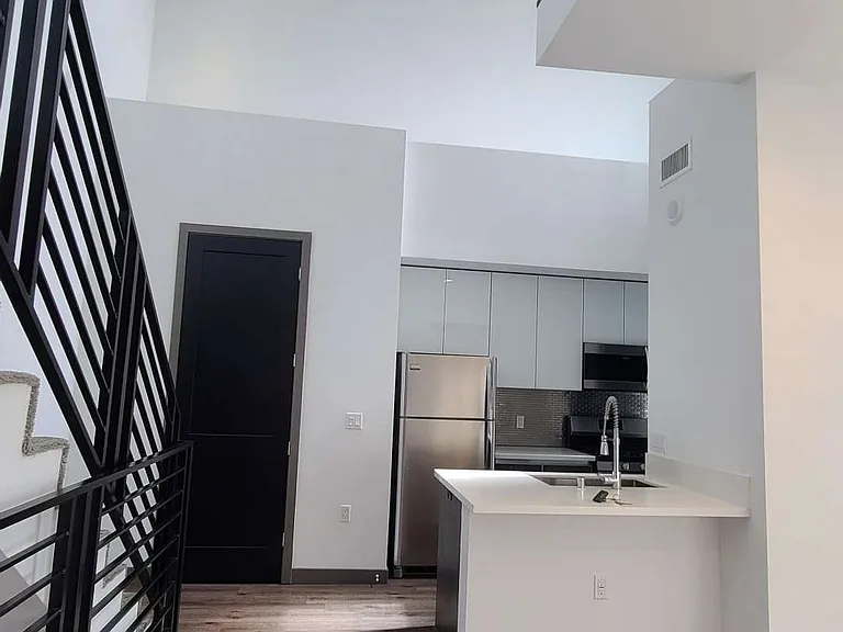 644 N Hobart Blvd — Photo 19