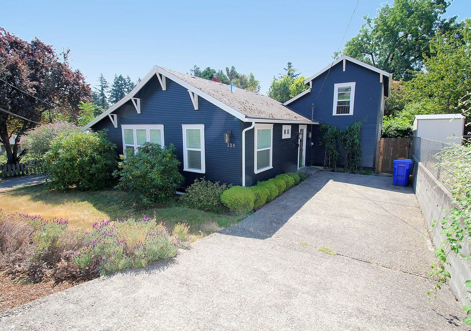 Remodeled 3 Bedroom Burlingame Cottage with Gorgeous Yard — Photo 1