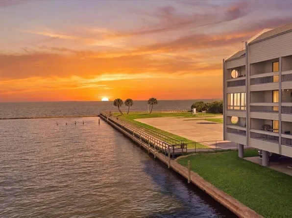 560 Pleasure Island Blvd, Pt Arthur, TX 77640