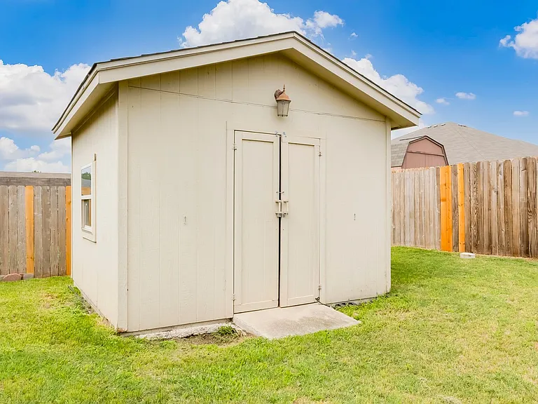 2405 Coy Dr — Photo 34
