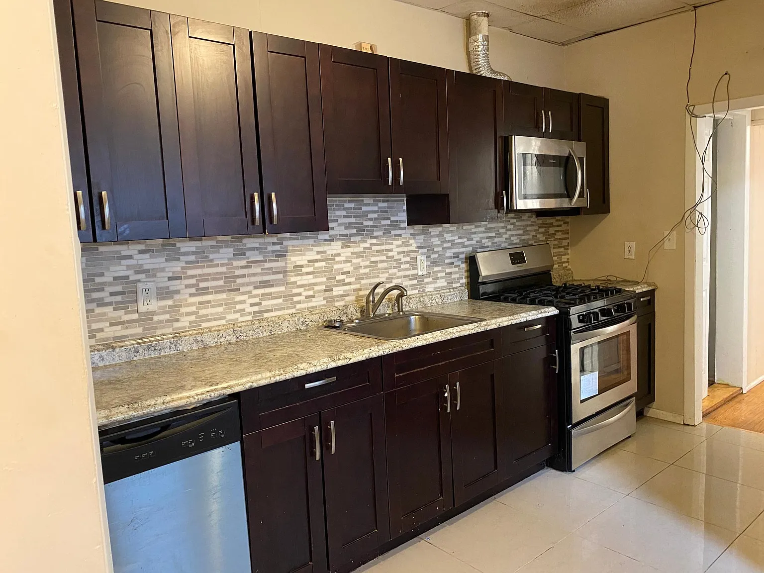 3 bed, 1200 sqft, $3,300 — Photo 1