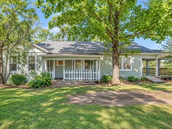 708 E Pine St, Edgewood, TX 75117