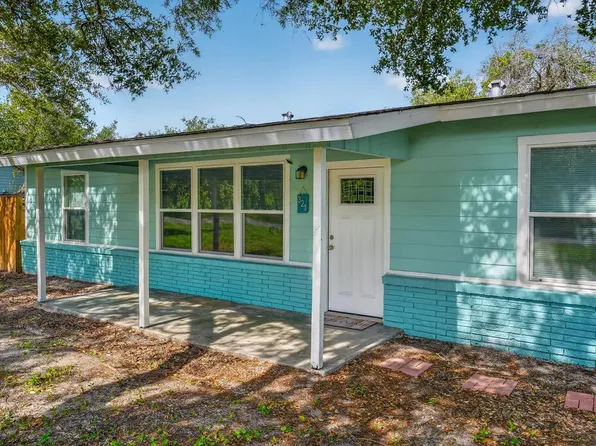 321 Donnie Dr, Rockport, TX 78382