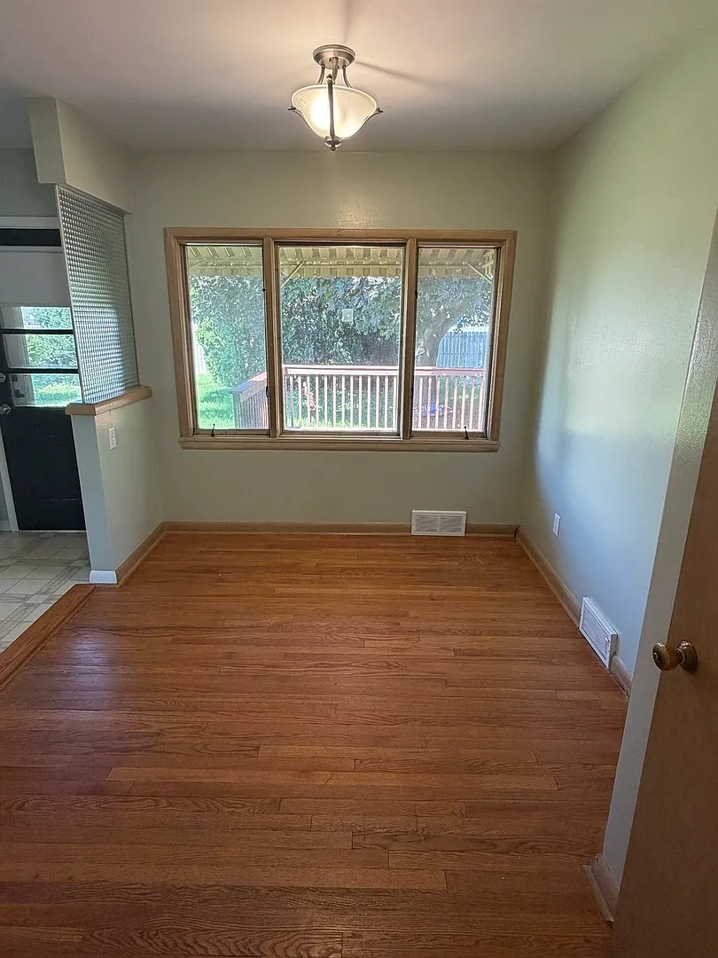 3 bed, $1,695 — Photo 3