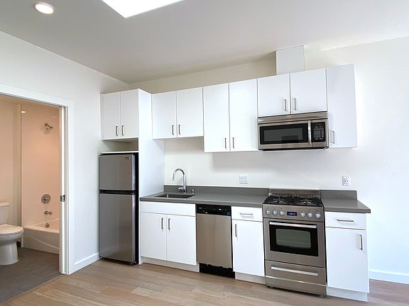 2nd image of 950 Natoma St #6