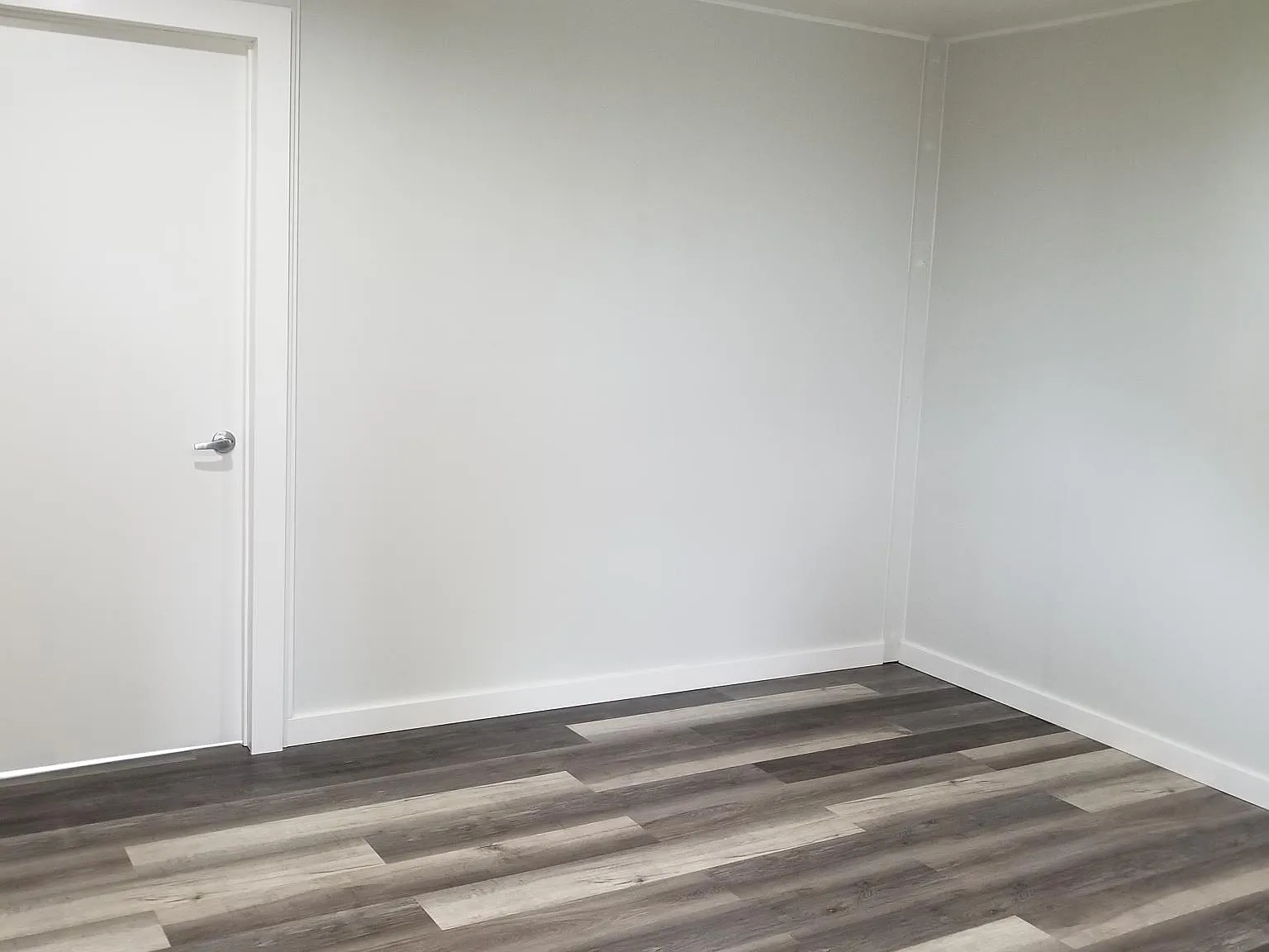 2548 Humphrey Ave — Photo 3
