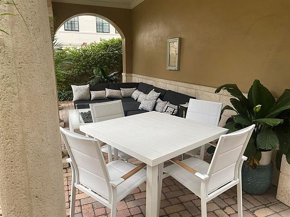 3rd image of 580 Sapodilla Ave APT 203