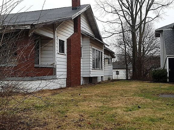 3rd image of 919 S 8th St