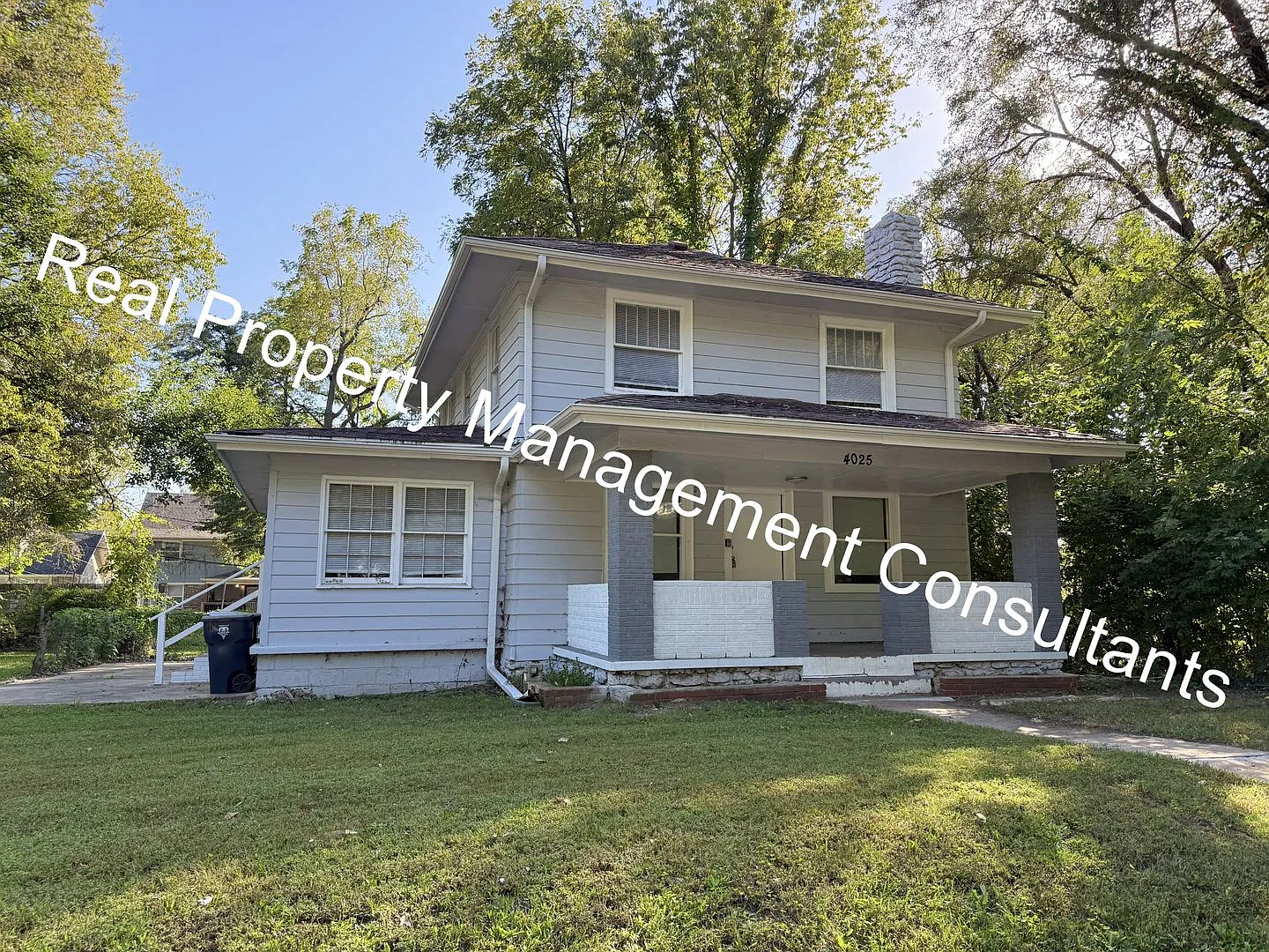 Rare 5-Bedroom, 2-Bathroom Home in Kansas City! — Photo 2