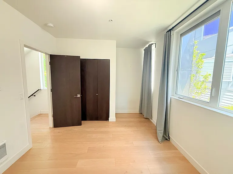 722 Summit Ave E — Photo 13