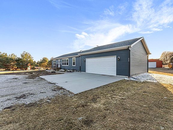 3rd image of 2082 S Mackinaw Trl