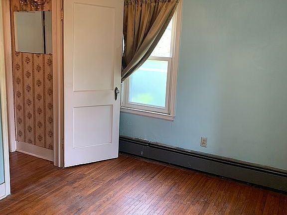 2nd image of 52 Gardenvale Dr