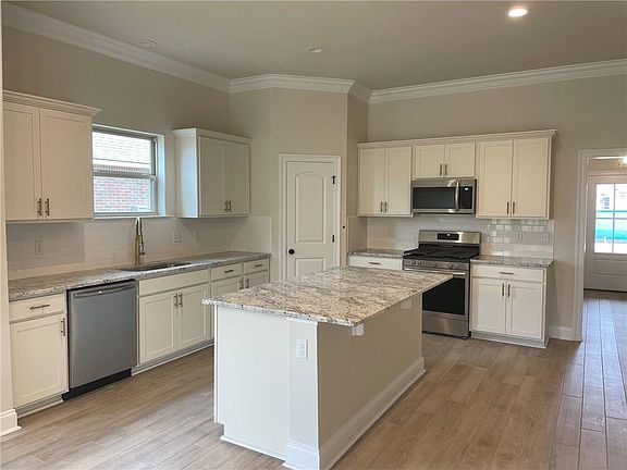 2nd image of 128 Cypress Park Ln