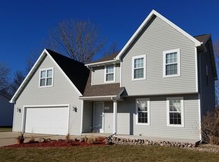 2037 Charles St, De Pere, WI 54115