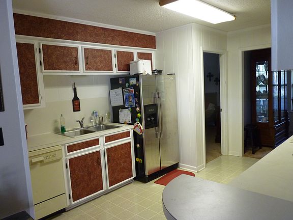 2nd image of 1921 Sheffield Dr