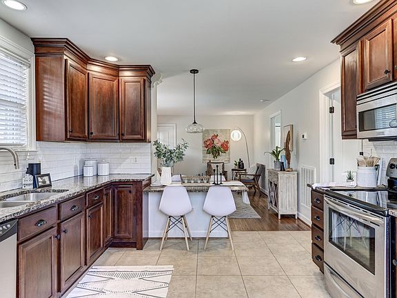 5th image of 4006 Cambridge Ave