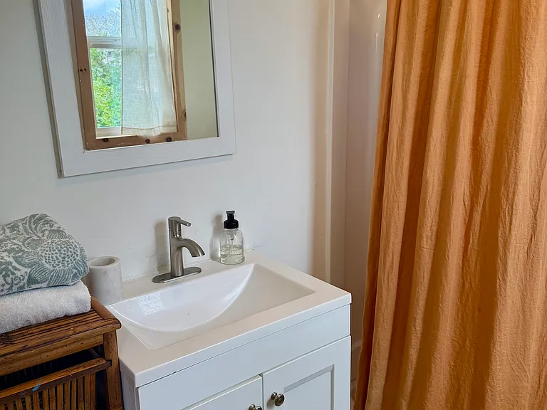 Comes with bathroom essentials!