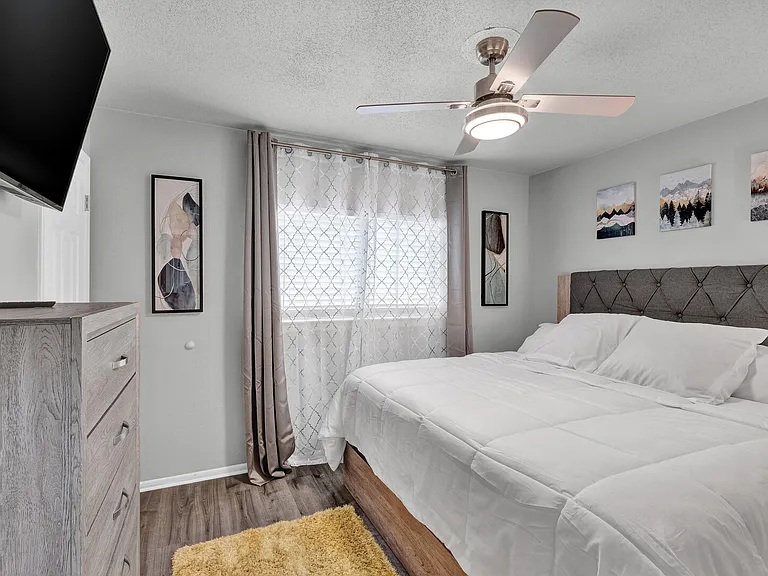 Cascade Oak Dr — Photo 2