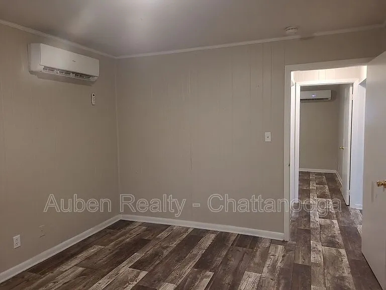 564 Julian Rd — Photo 9