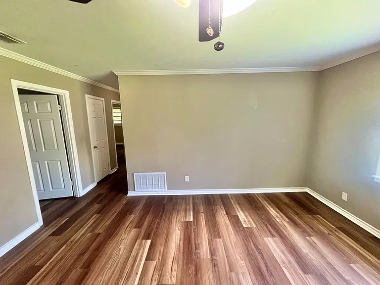 117 E Hoyt Dr — Photo 3