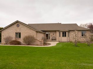 N49W25530 McKerrow Dr, Pewaukee, WI 53072