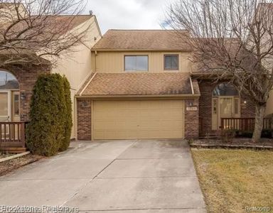 2203 Rochelle Park Dr, Rochester, MI, 48309