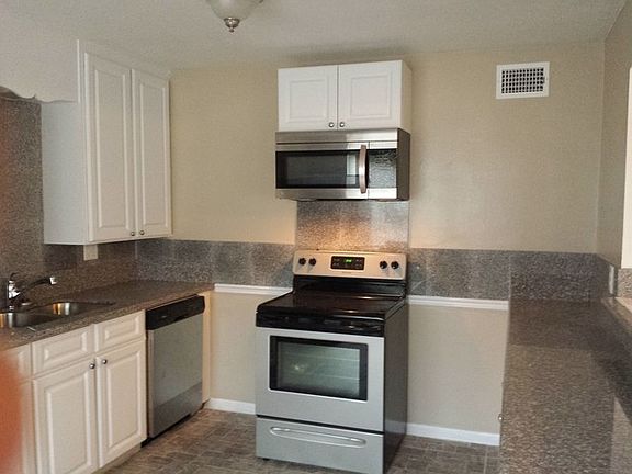 2nd image of 917 N Palm Dr SW
