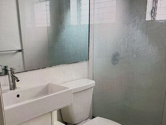 5th image of 825 Euclid Ave #44