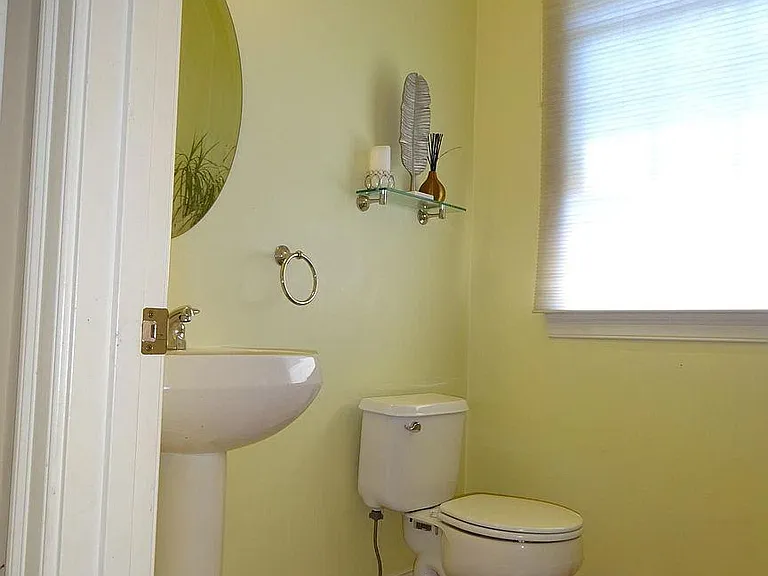 24 Autumn Ln — Photo 3