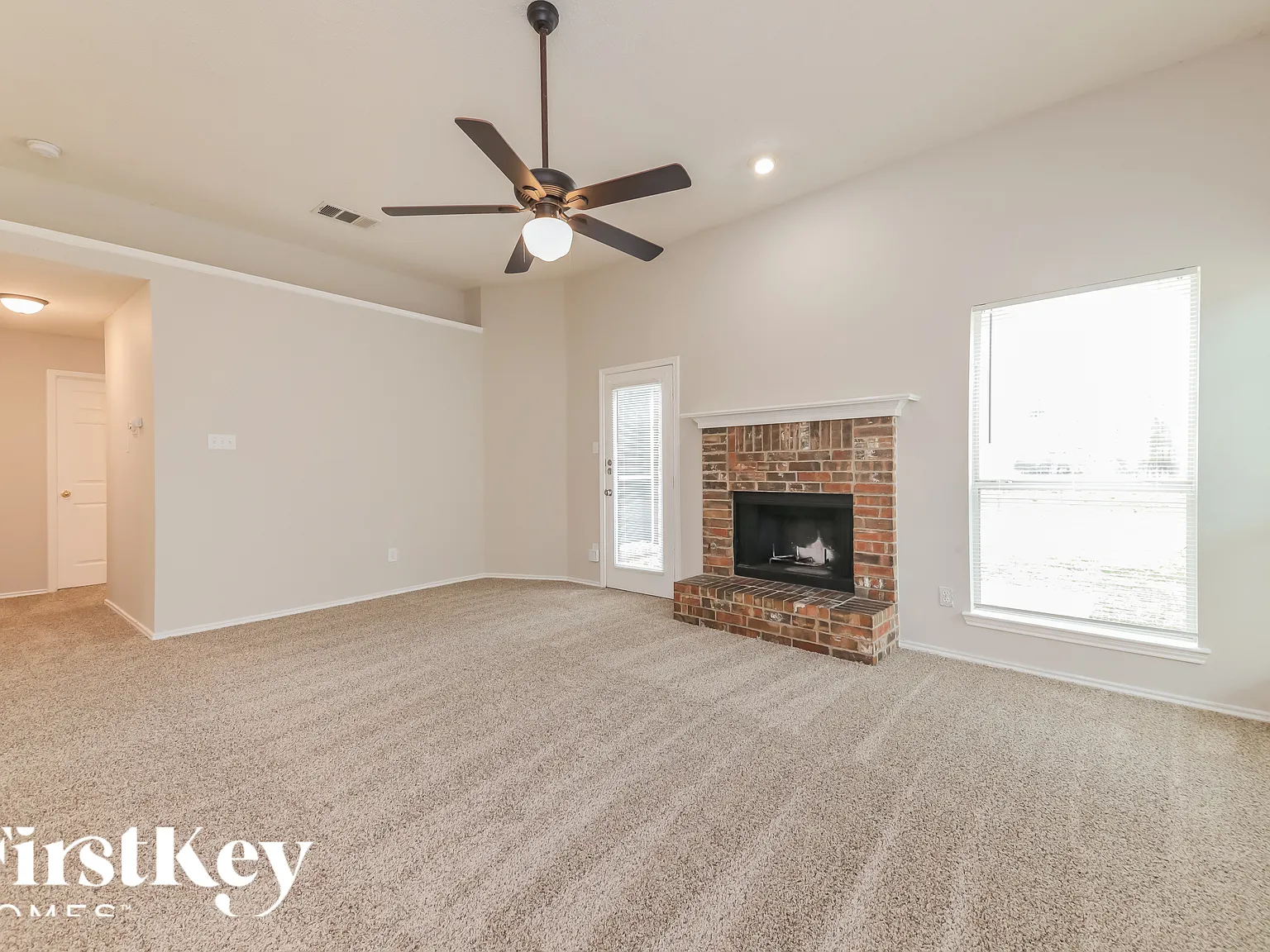 3 bed, 2.0 bath, 1220 sqft, $2,085 — Photo 3