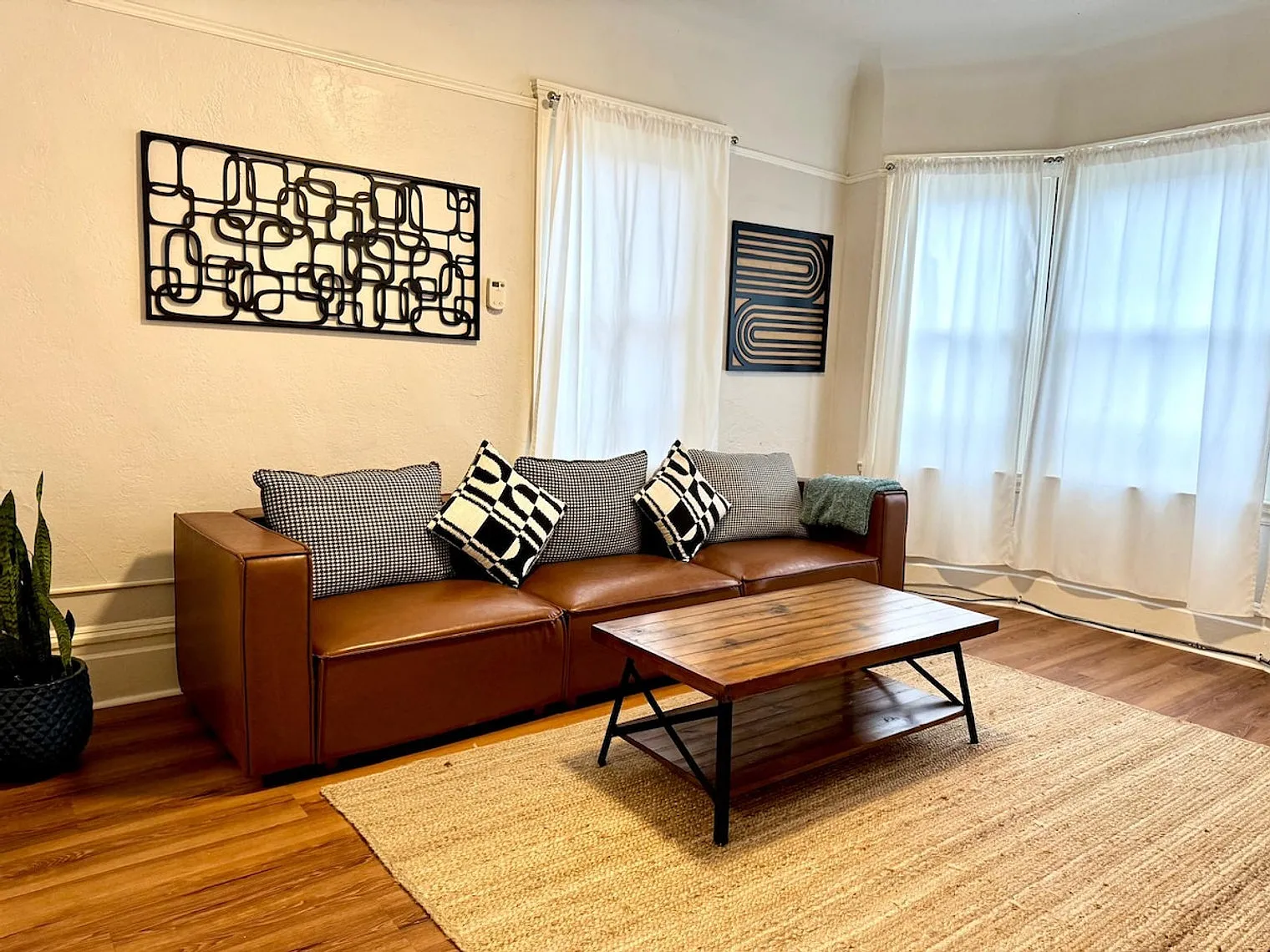3 bed, 2.0 bath, $6,495 — Photo 1