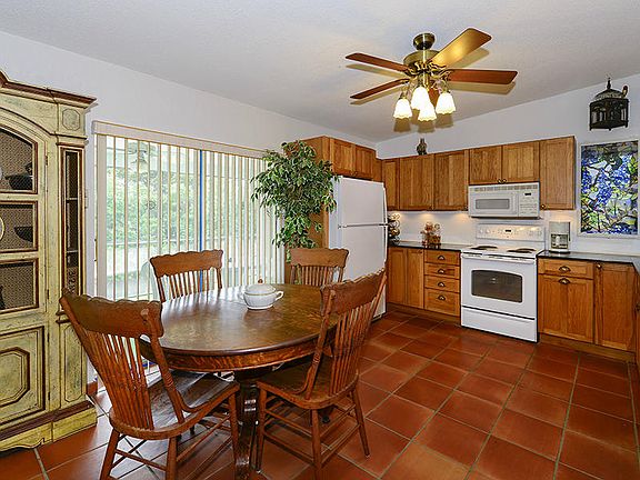 4th image of 278 S Coconut Palm Blvd