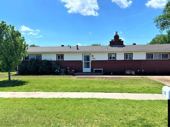 1105 Susank Rd, Hoisington, KS 67544