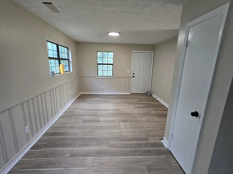 840 Emery Rd — Photo 3
