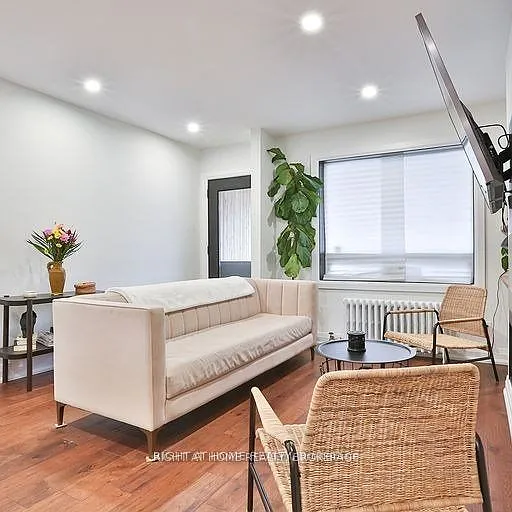 43 Kingston Rd — Photo 7