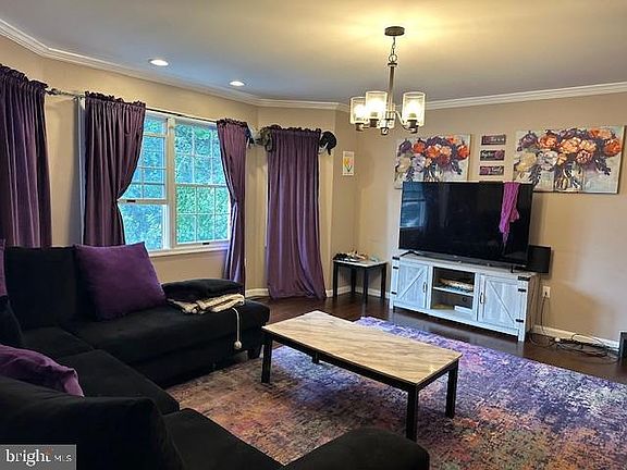 3rd image of 242 Elm St