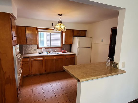 2nd image of 180 Crystal Ave