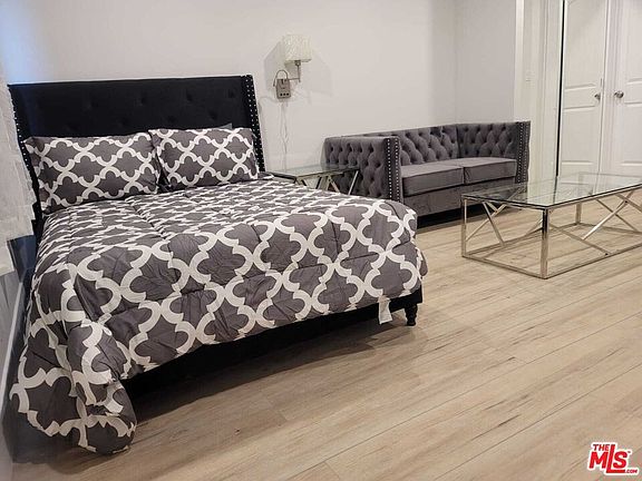 4th image of 1820 S La Brea Ave #305