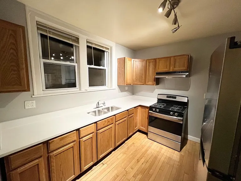 2440 W Ardmore Ave #1 — Photo 1