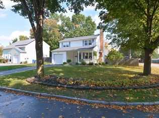 81 Thorndyke St, Springfield, MA 01118