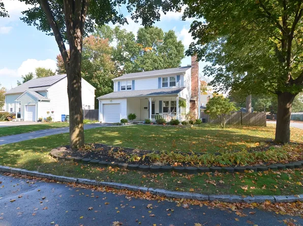 81 Thorndyke St, Springfield, MA 01118