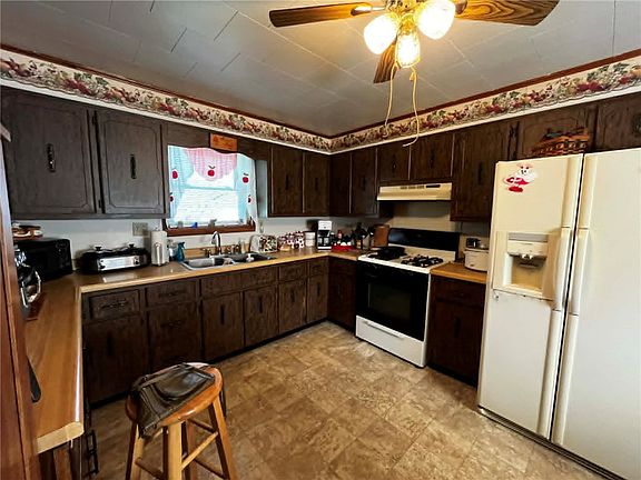 5th image of 1027 1st St