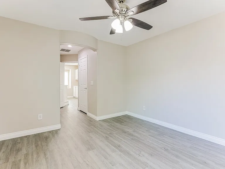4672 E Laurel Ave — Photo 11