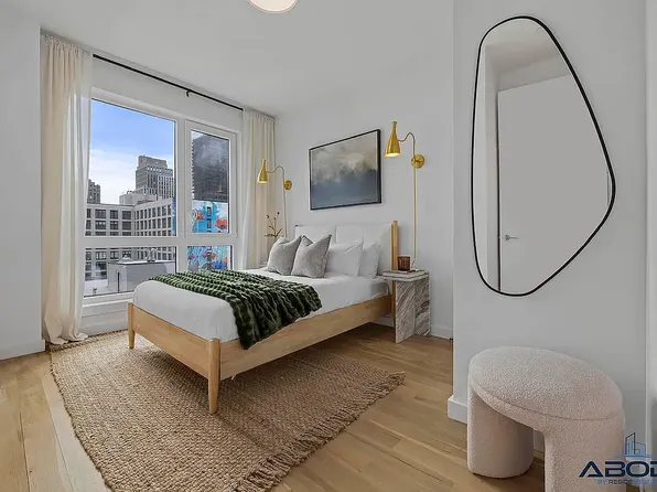 558 Sackett Street image 1 of 10