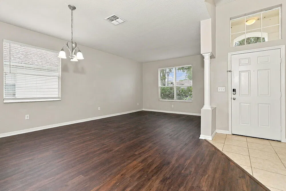 3 bed, 2.0 bath, 2072 sqft, $2,335 — Photo 3