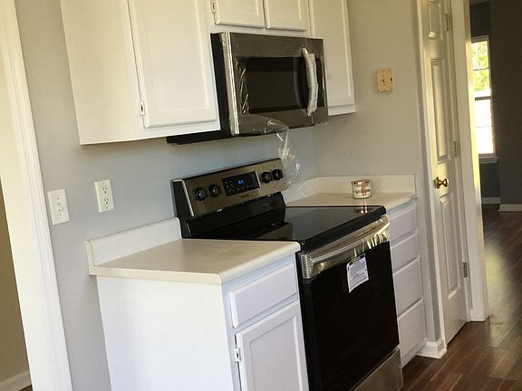 4th image of 723 Brewster Ln