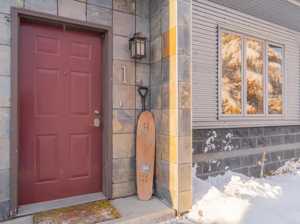 825 28th Ave APT 1, Fairbanks, AK 99701