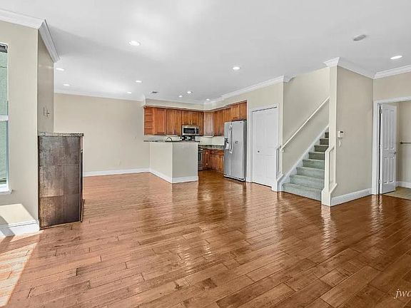 4th image of 152 Mary Teresa St