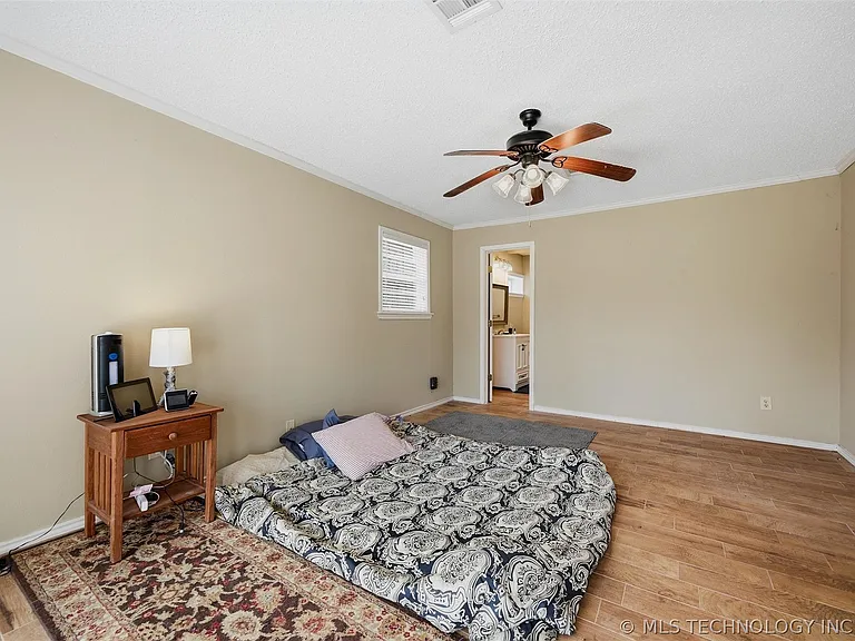 805 Harkey St — Photo 15