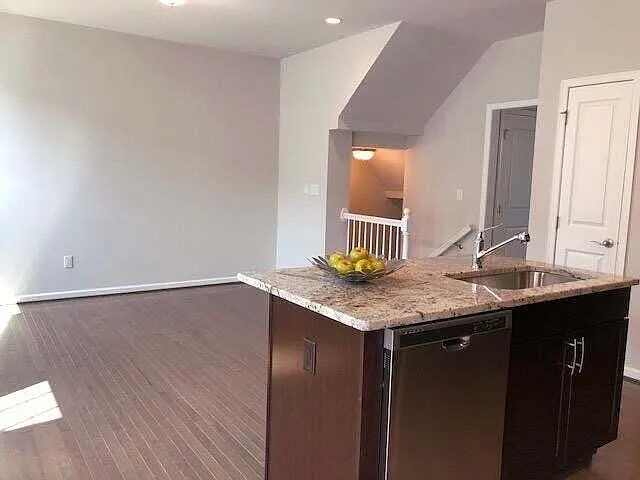 2780 Ashcombe Dr — Photo 5